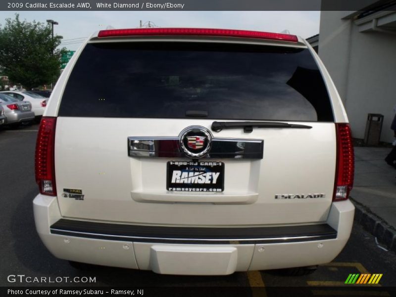 White Diamond / Ebony/Ebony 2009 Cadillac Escalade AWD
