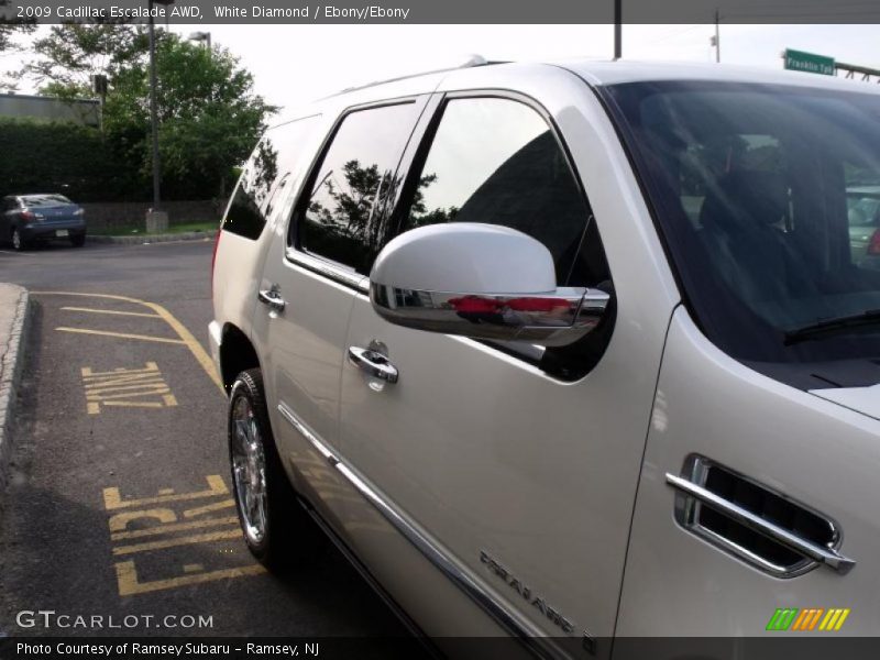 White Diamond / Ebony/Ebony 2009 Cadillac Escalade AWD