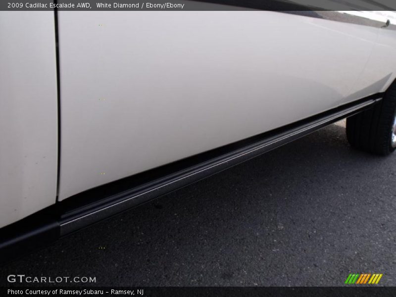 White Diamond / Ebony/Ebony 2009 Cadillac Escalade AWD