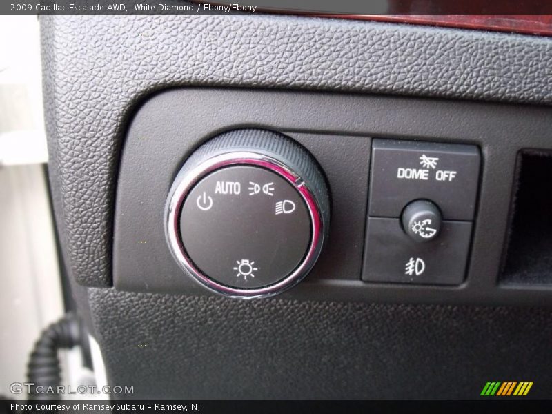White Diamond / Ebony/Ebony 2009 Cadillac Escalade AWD