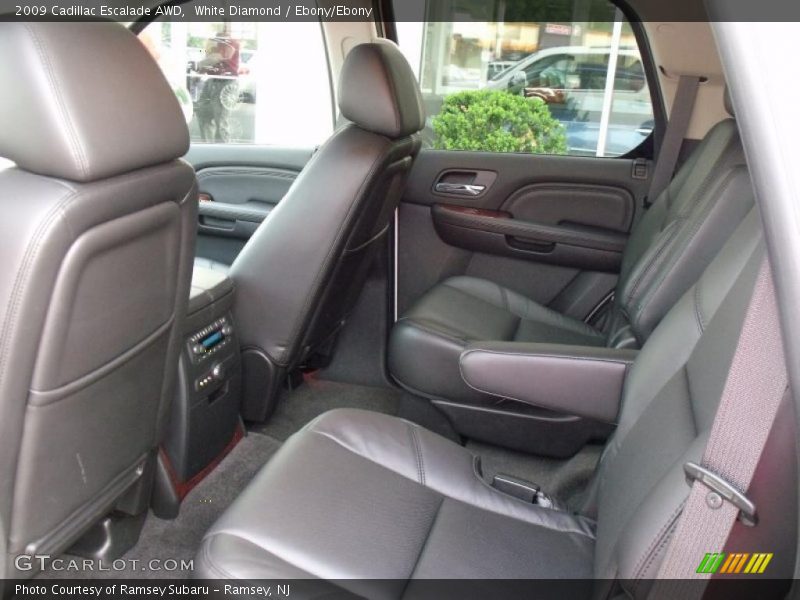 White Diamond / Ebony/Ebony 2009 Cadillac Escalade AWD
