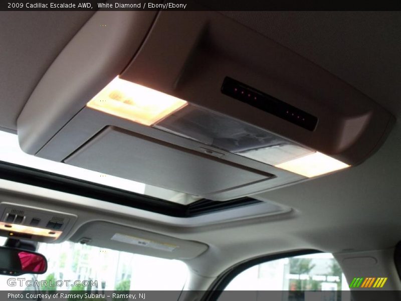 White Diamond / Ebony/Ebony 2009 Cadillac Escalade AWD