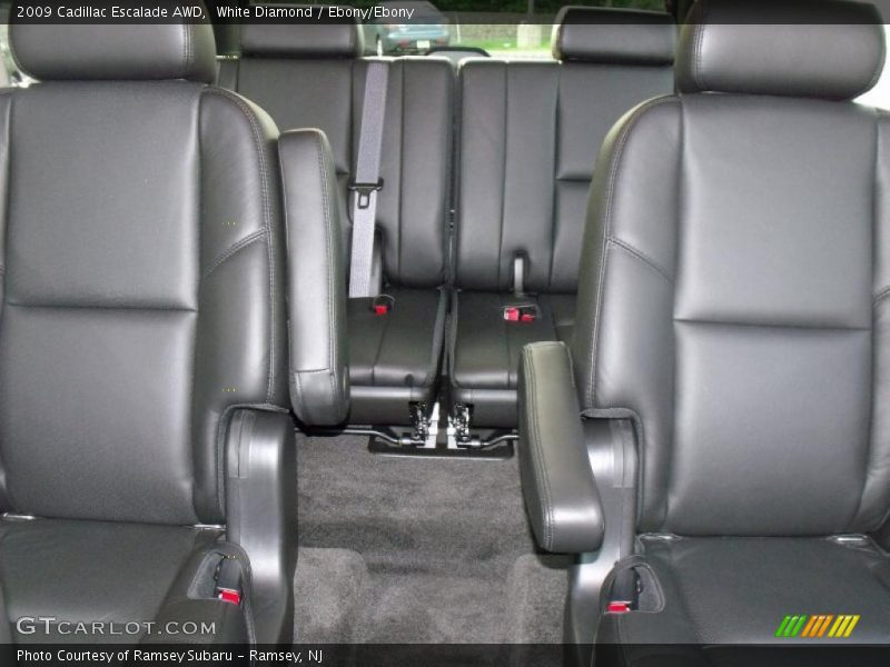 White Diamond / Ebony/Ebony 2009 Cadillac Escalade AWD