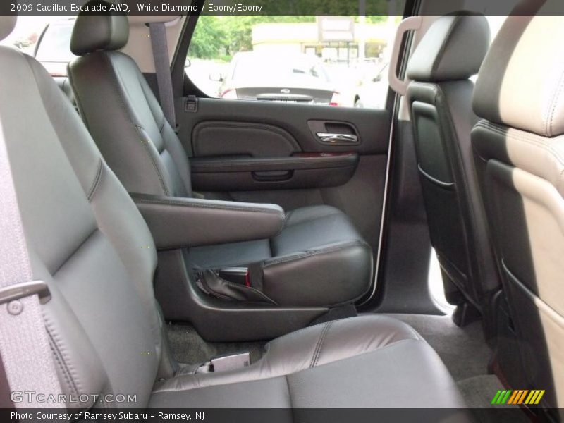 White Diamond / Ebony/Ebony 2009 Cadillac Escalade AWD