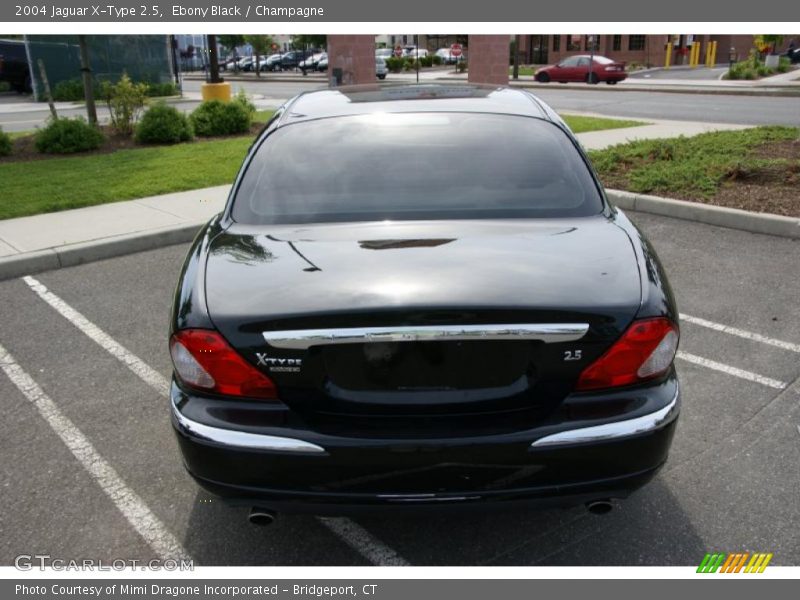Ebony Black / Champagne 2004 Jaguar X-Type 2.5