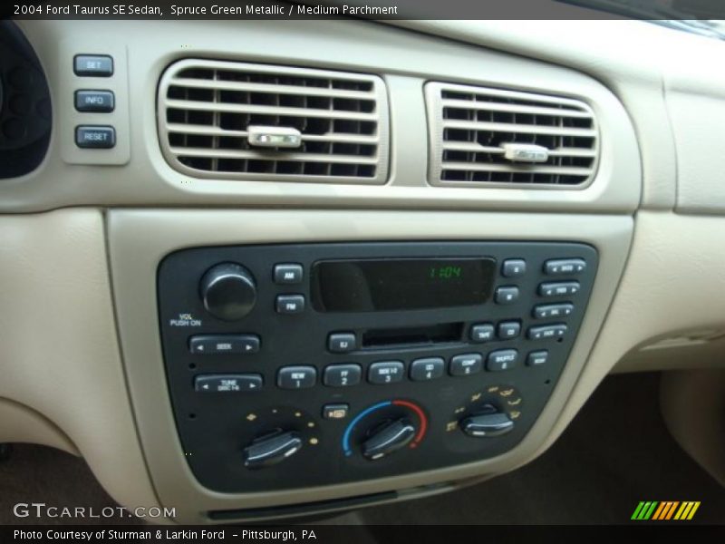 Spruce Green Metallic / Medium Parchment 2004 Ford Taurus SE Sedan
