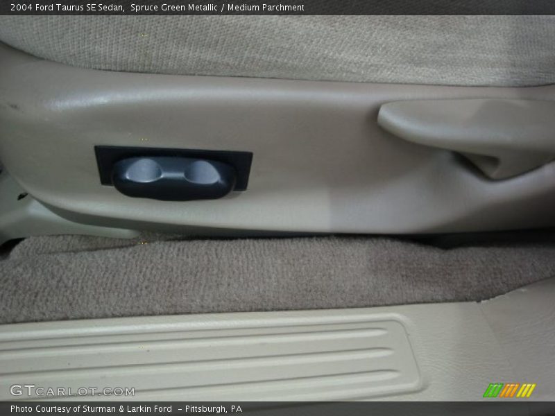 Spruce Green Metallic / Medium Parchment 2004 Ford Taurus SE Sedan