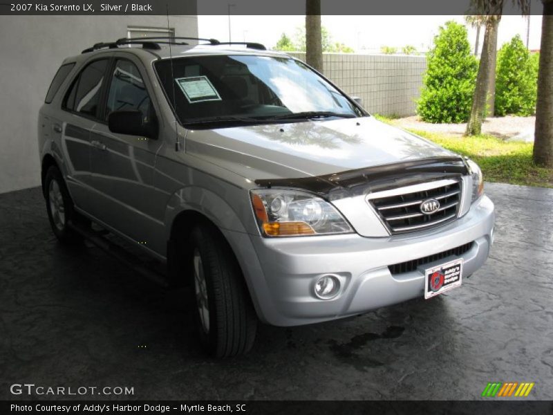 Silver / Black 2007 Kia Sorento LX