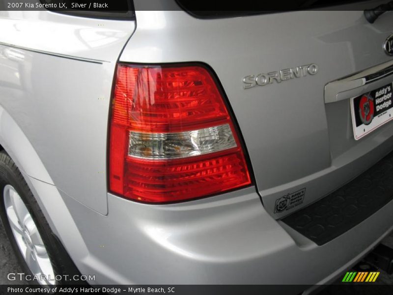 Silver / Black 2007 Kia Sorento LX