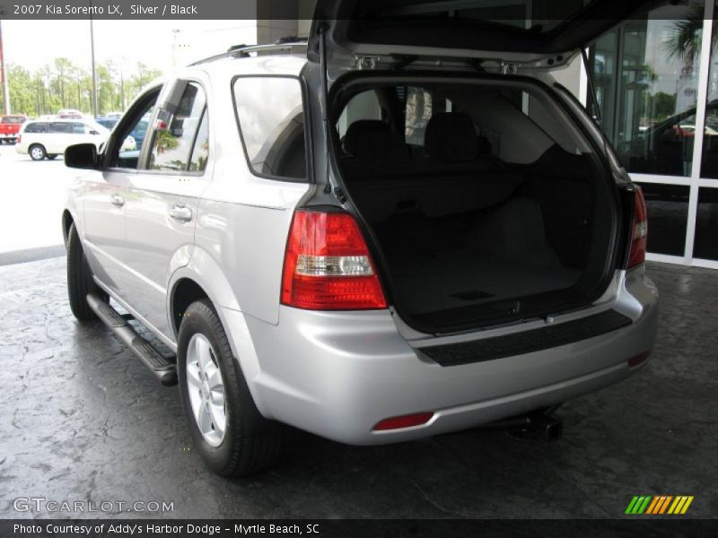 Silver / Black 2007 Kia Sorento LX