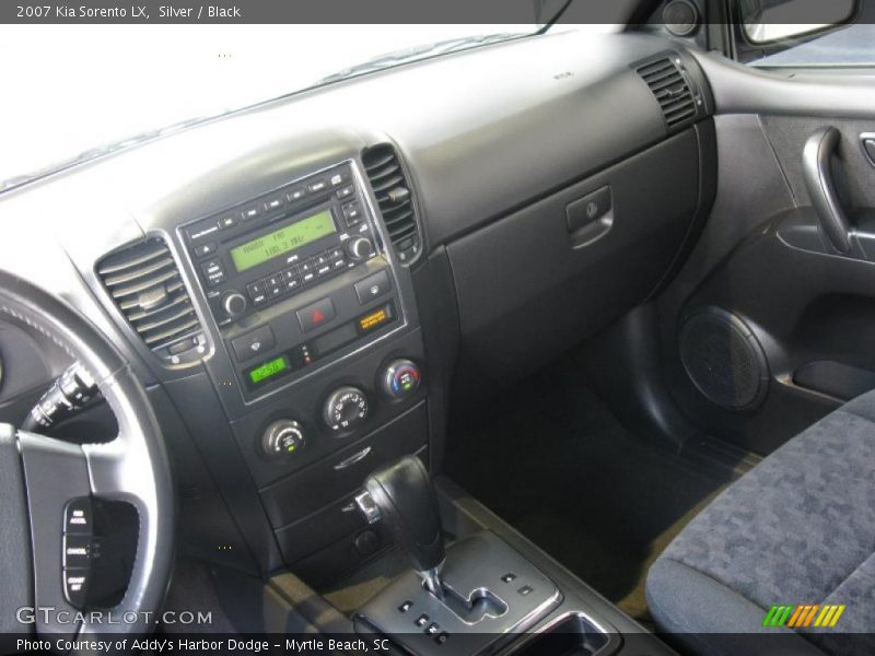 Silver / Black 2007 Kia Sorento LX