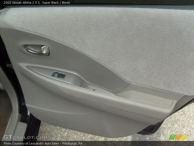 Super Black / Blond 2003 Nissan Altima 2.5 S