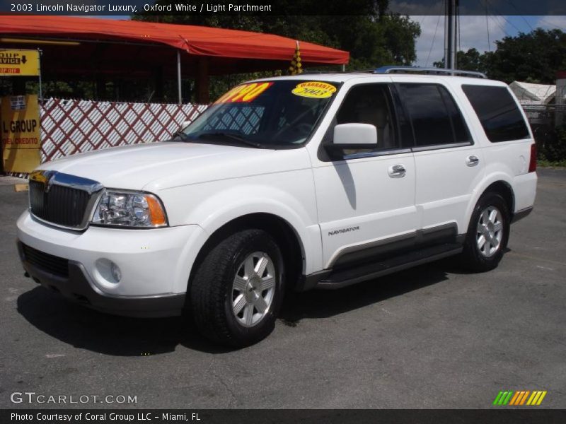 Oxford White / Light Parchment 2003 Lincoln Navigator Luxury