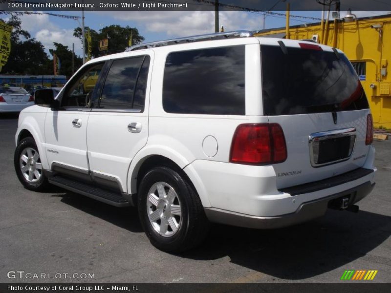 Oxford White / Light Parchment 2003 Lincoln Navigator Luxury