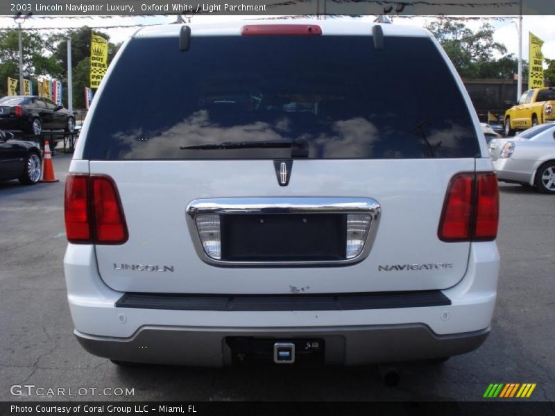 Oxford White / Light Parchment 2003 Lincoln Navigator Luxury