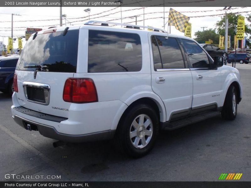 Oxford White / Light Parchment 2003 Lincoln Navigator Luxury