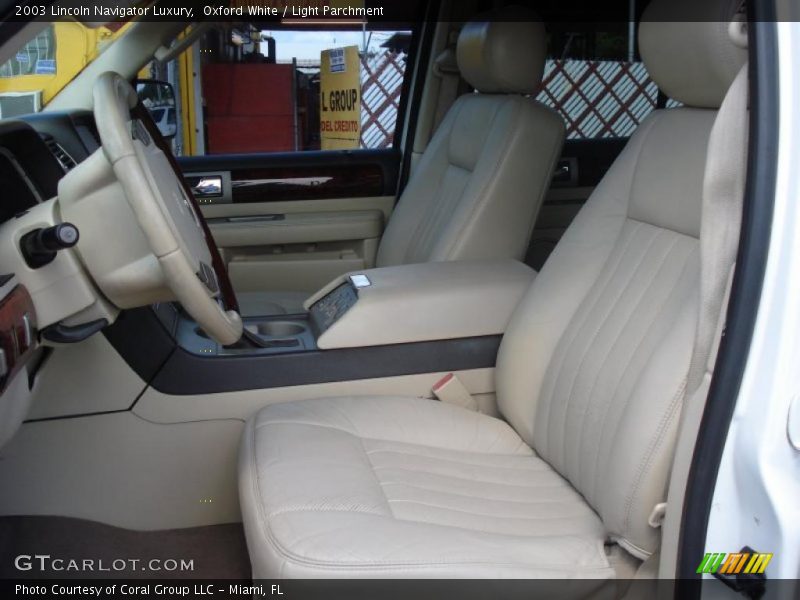 Oxford White / Light Parchment 2003 Lincoln Navigator Luxury