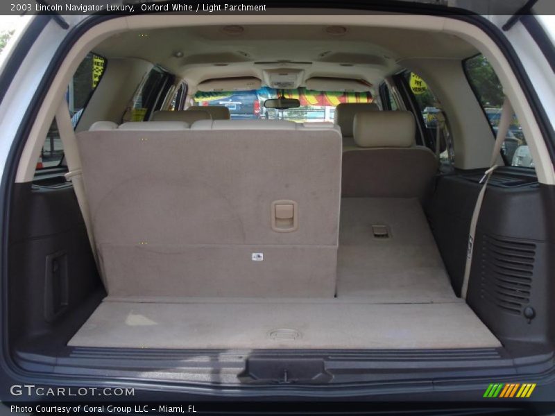 Oxford White / Light Parchment 2003 Lincoln Navigator Luxury
