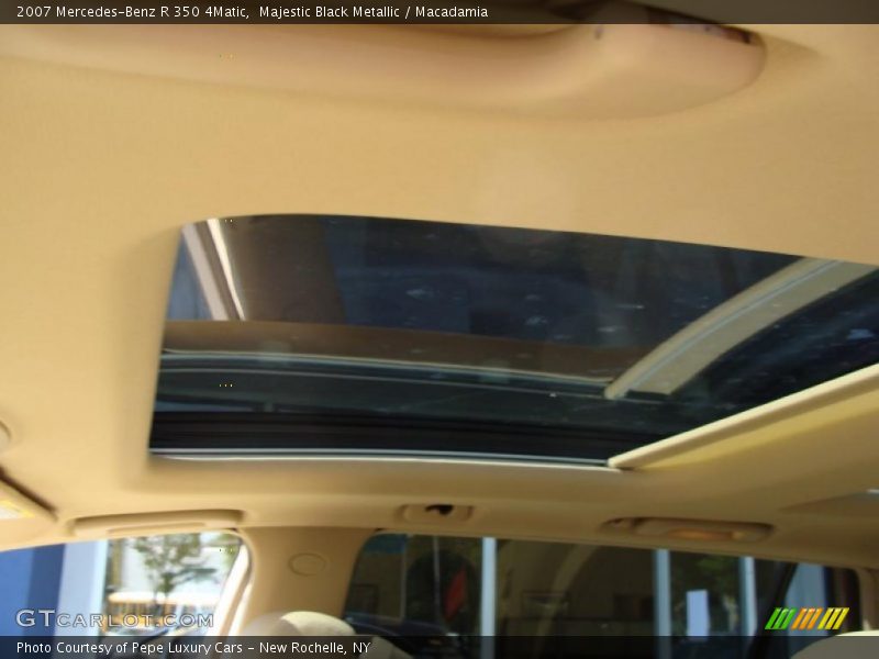 Majestic Black Metallic / Macadamia 2007 Mercedes-Benz R 350 4Matic