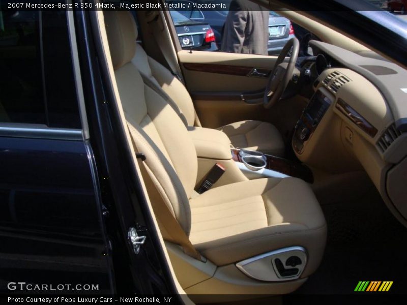 Majestic Black Metallic / Macadamia 2007 Mercedes-Benz R 350 4Matic