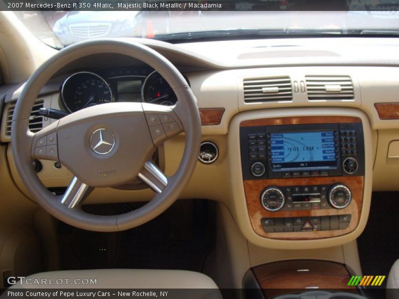 Majestic Black Metallic / Macadamia 2007 Mercedes-Benz R 350 4Matic