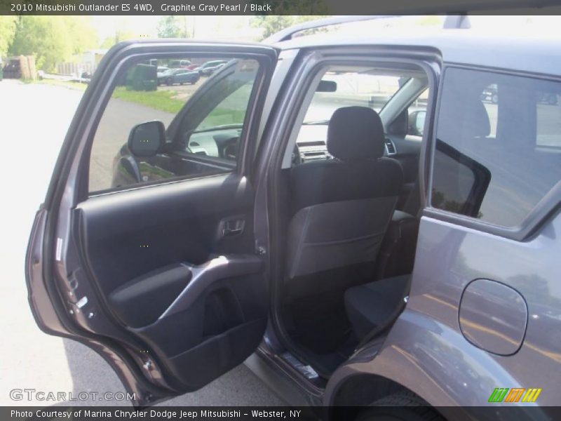 Graphite Gray Pearl / Black 2010 Mitsubishi Outlander ES 4WD