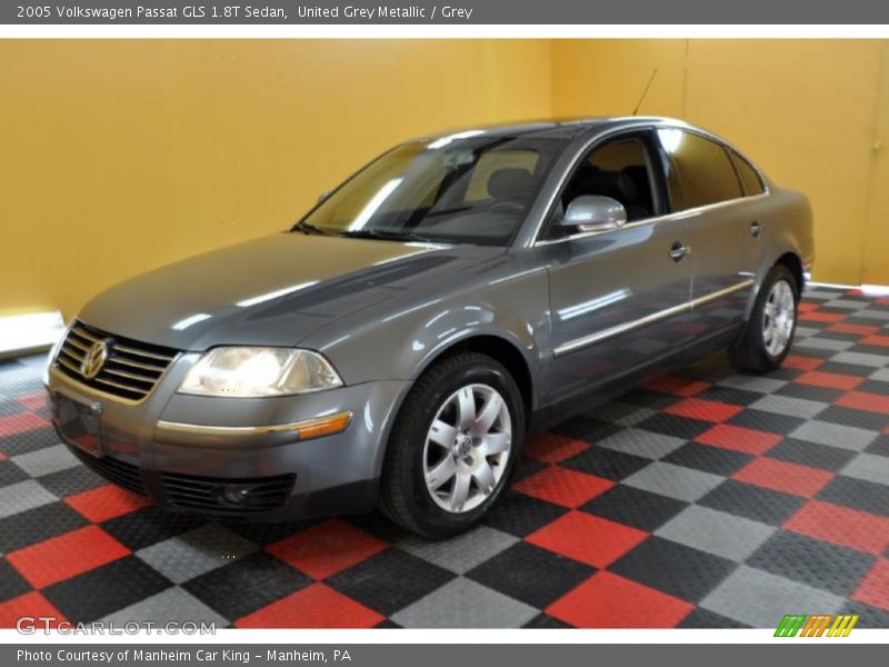 United Grey Metallic / Grey 2005 Volkswagen Passat GLS 1.8T Sedan