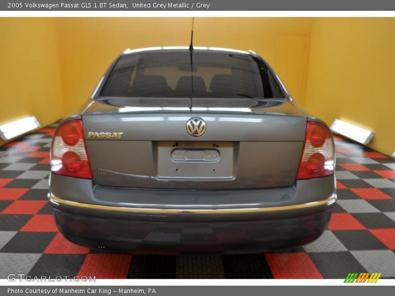 United Grey Metallic / Grey 2005 Volkswagen Passat GLS 1.8T Sedan