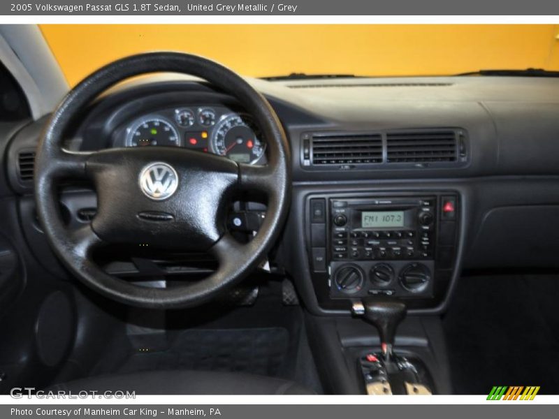 United Grey Metallic / Grey 2005 Volkswagen Passat GLS 1.8T Sedan