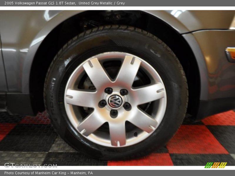 United Grey Metallic / Grey 2005 Volkswagen Passat GLS 1.8T Sedan