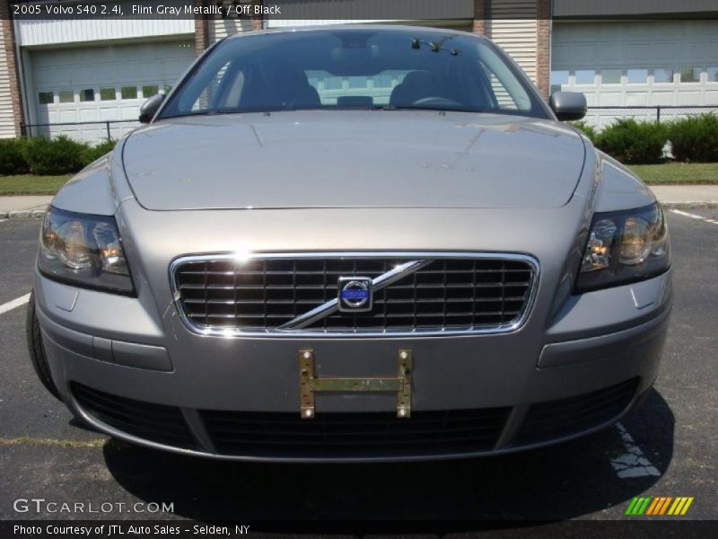 Flint Gray Metallic / Off Black 2005 Volvo S40 2.4i