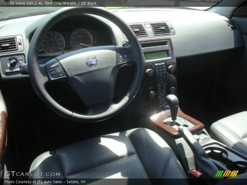 Flint Gray Metallic / Off Black 2005 Volvo S40 2.4i