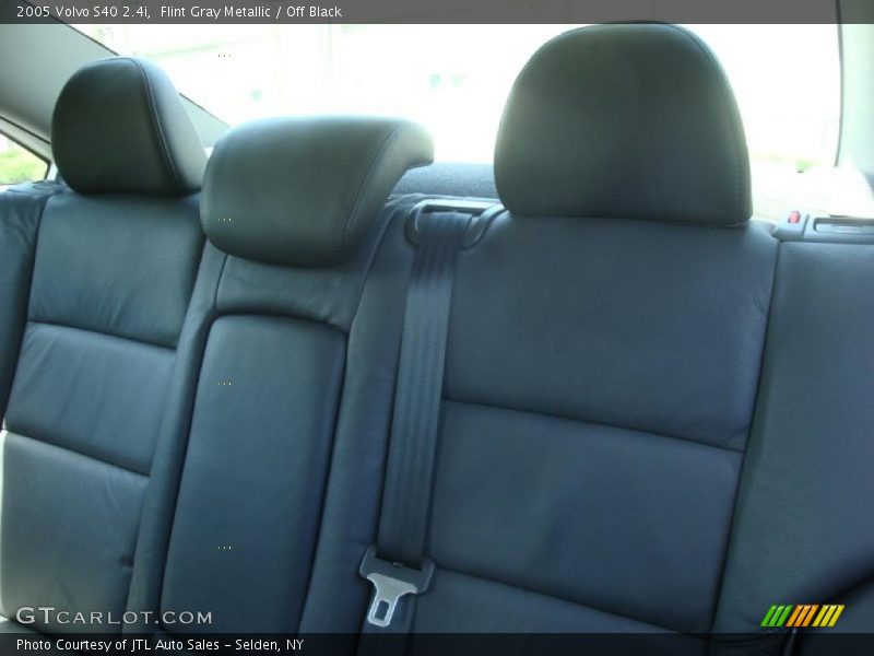 Flint Gray Metallic / Off Black 2005 Volvo S40 2.4i