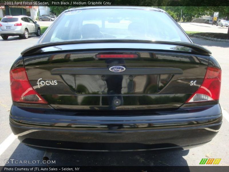Pitch Black / Medium Graphite Grey 2001 Ford Focus SE Sedan