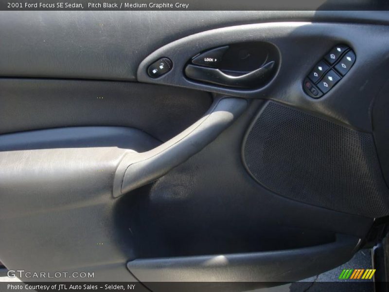 Pitch Black / Medium Graphite Grey 2001 Ford Focus SE Sedan