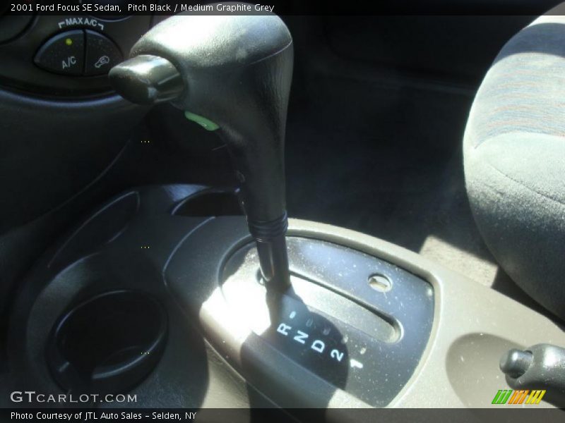 Pitch Black / Medium Graphite Grey 2001 Ford Focus SE Sedan