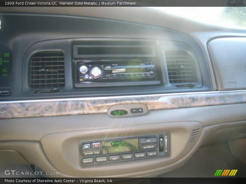 Harvest Gold Metallic / Medium Parchment 1999 Ford Crown Victoria LX