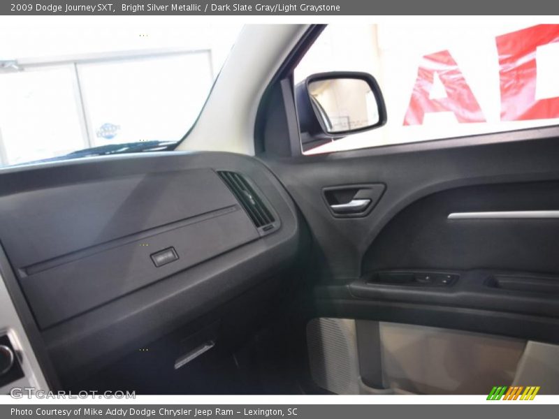 Bright Silver Metallic / Dark Slate Gray/Light Graystone 2009 Dodge Journey SXT