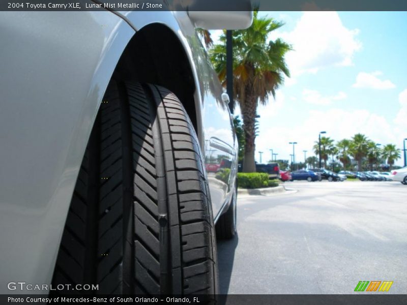 Lunar Mist Metallic / Stone 2004 Toyota Camry XLE