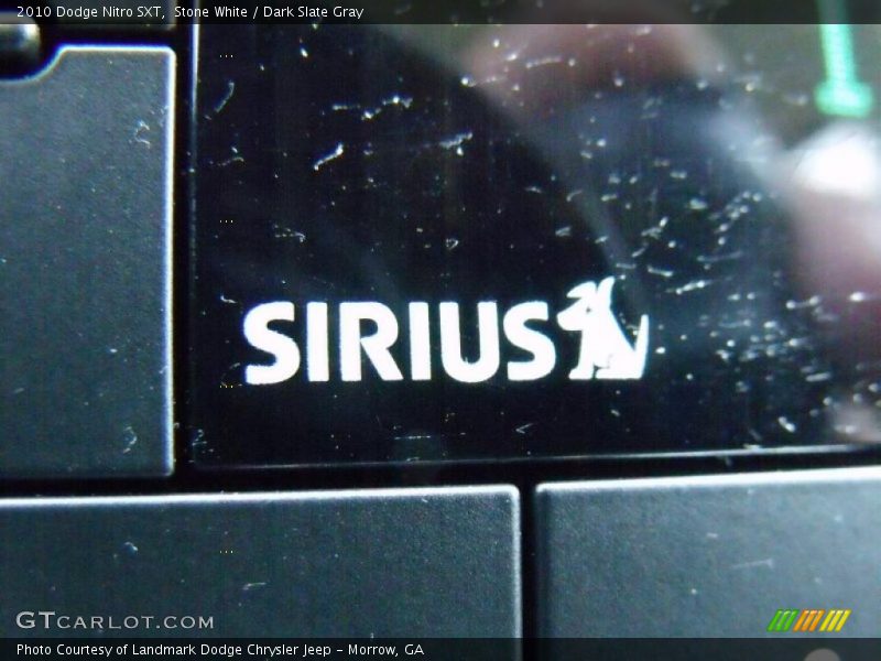 Stone White / Dark Slate Gray 2010 Dodge Nitro SXT