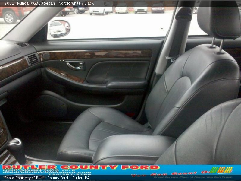 Nordic White / Black 2001 Hyundai XG300 Sedan