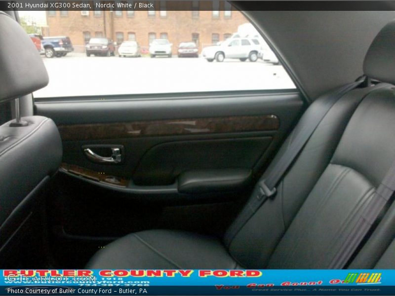 Nordic White / Black 2001 Hyundai XG300 Sedan