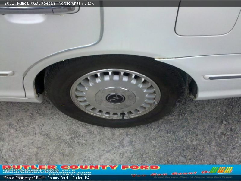 Nordic White / Black 2001 Hyundai XG300 Sedan