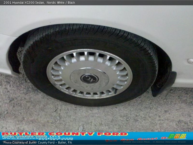 Nordic White / Black 2001 Hyundai XG300 Sedan