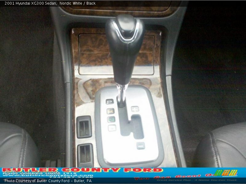 Nordic White / Black 2001 Hyundai XG300 Sedan