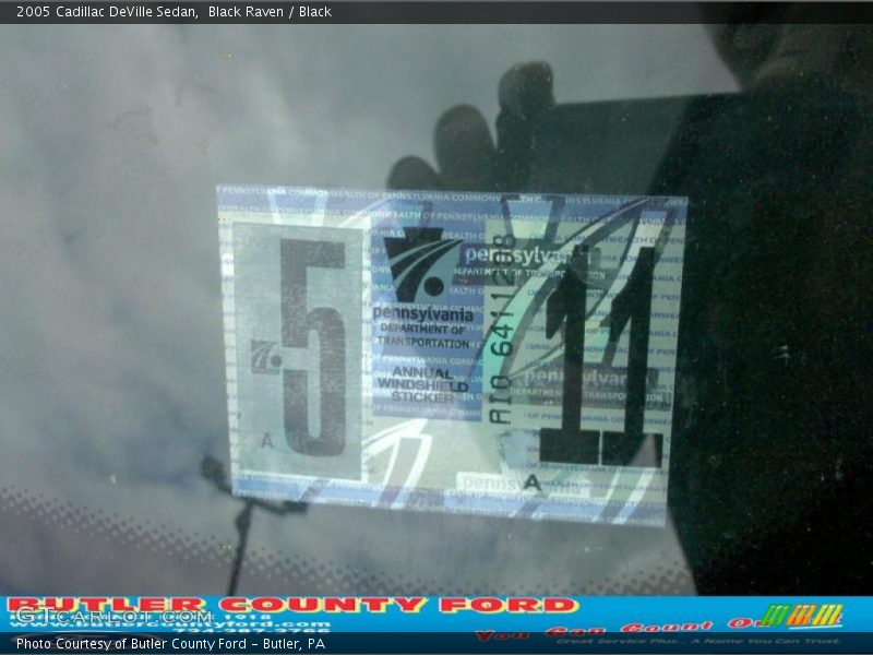 Black Raven / Black 2005 Cadillac DeVille Sedan