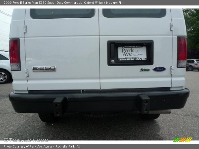 Oxford White / Medium Flint 2009 Ford E Series Van E250 Super Duty Commercial