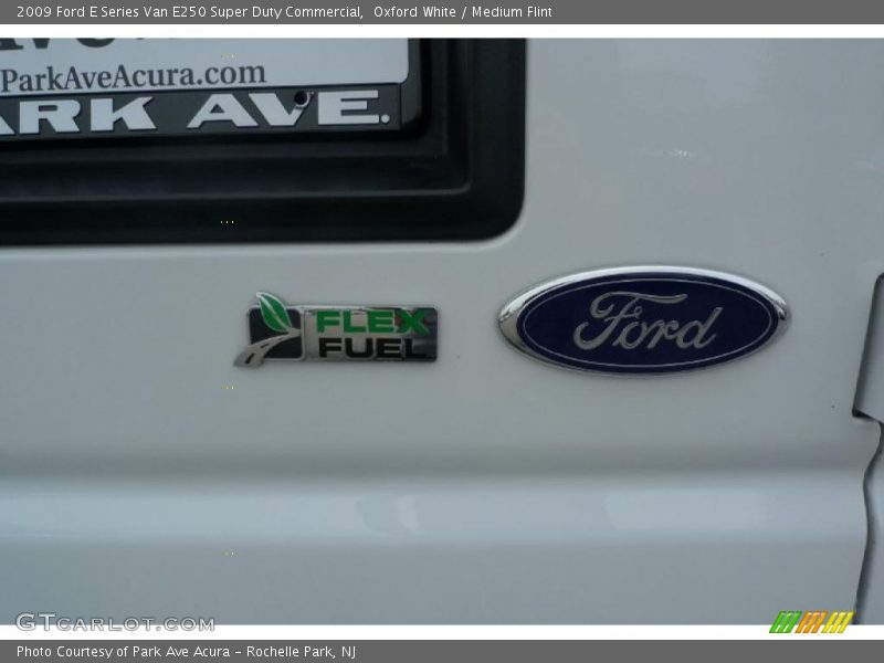 Oxford White / Medium Flint 2009 Ford E Series Van E250 Super Duty Commercial