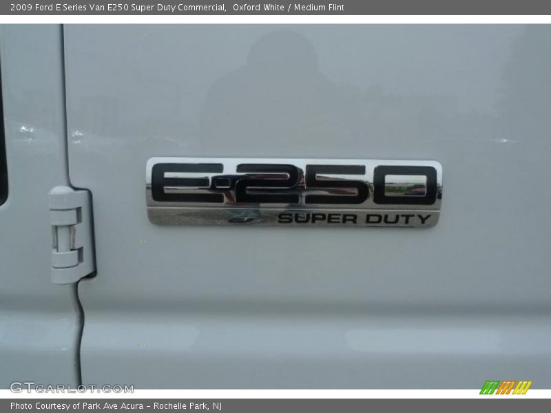 Oxford White / Medium Flint 2009 Ford E Series Van E250 Super Duty Commercial