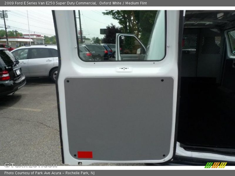 Oxford White / Medium Flint 2009 Ford E Series Van E250 Super Duty Commercial